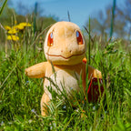 Produktbild Pokemon - Glumanda Monokrom Plyschfigur 22 cm