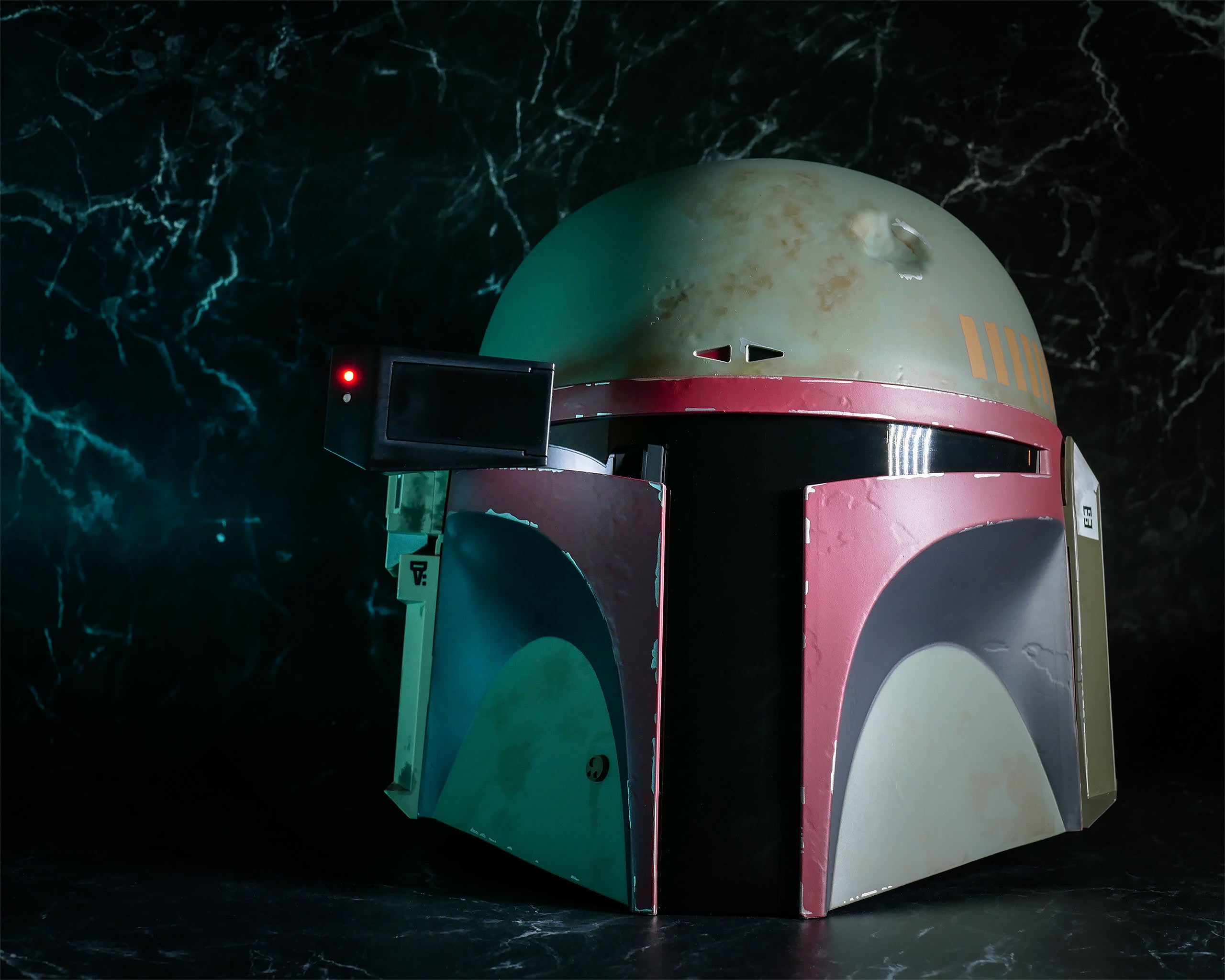 Produktbild Boba Fett Premium Hjälm Replika Re-Armored med Ljuseffekter - Star Wars