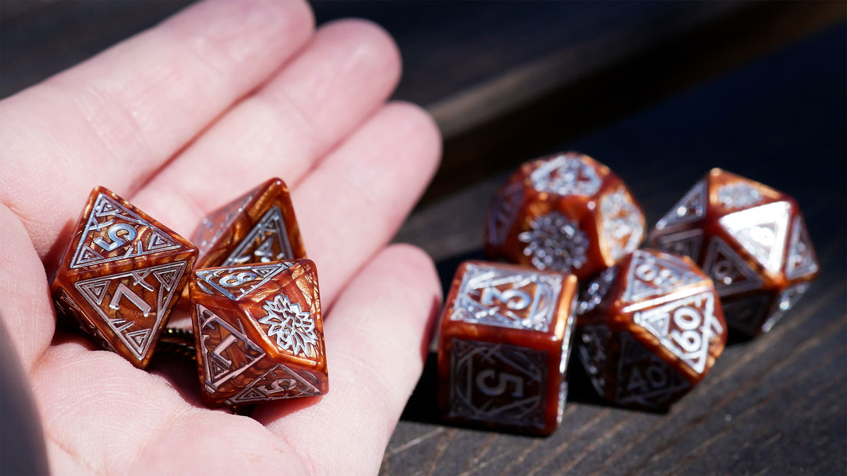 Produktbild Witcher - Geralt Monsterdräpare RPG Tärningsset 7 delar med Samlarmynt