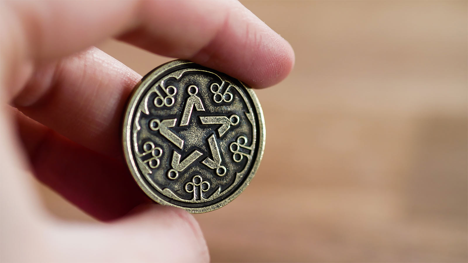 Produktbild Witcher - Yennefer Sorceress Supreme RPG Tärningsset 7-delat med samlarmynt