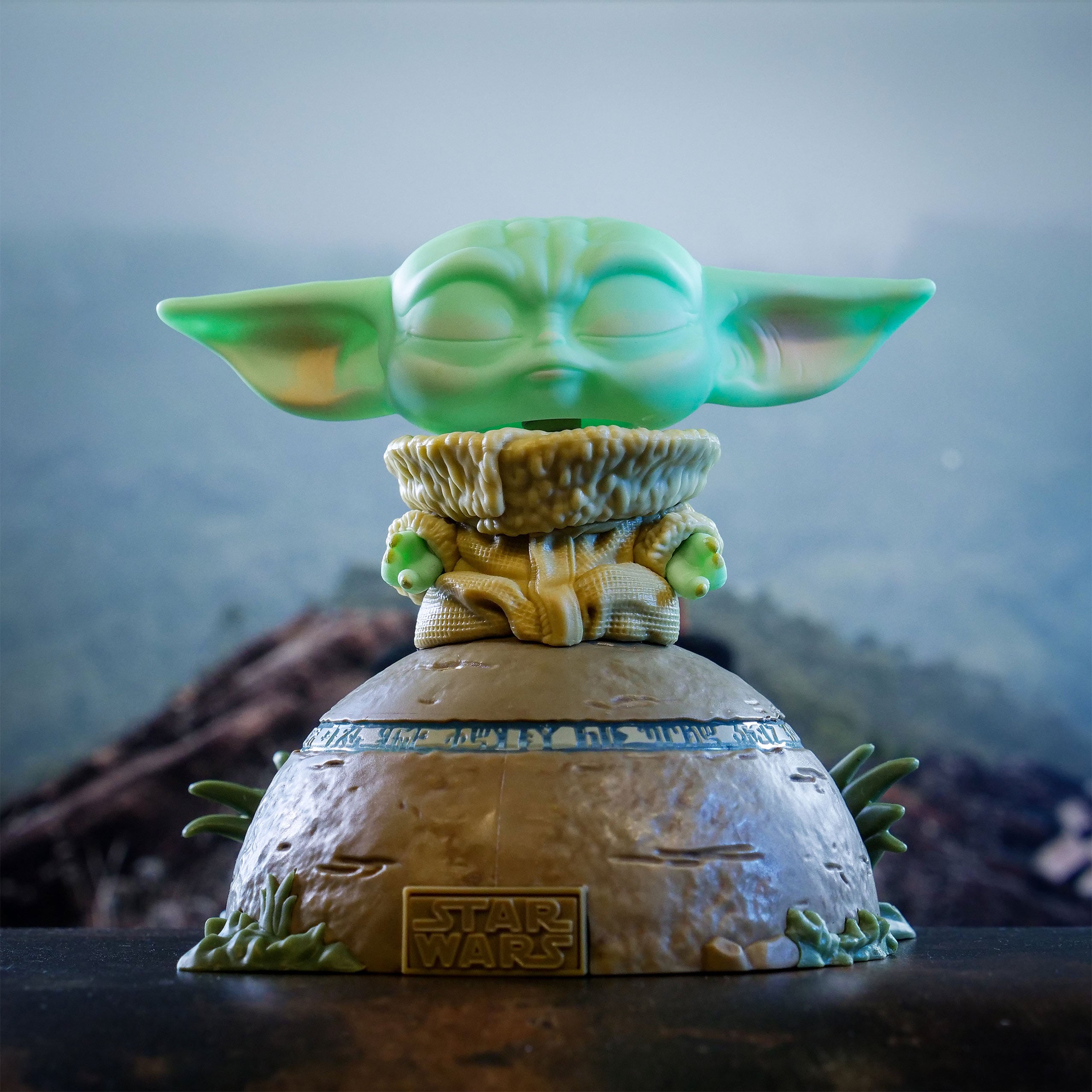 Produktbild Grogu använder Kraften Funko Pop-figur med ljus- och ljudeffekter - Star Wars The Mandalorian