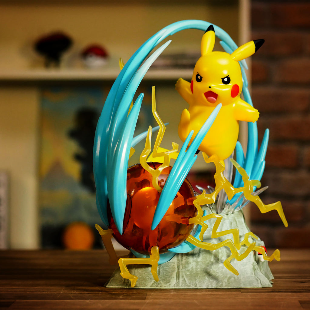 Produktbild Pokemon - Pikachu Jubileumsstaty Deluxe med ljusfunktion 32 cm