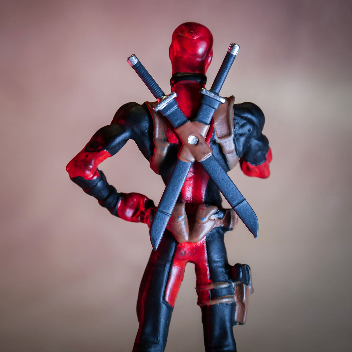 Produktbild Deadpool - Heavyweights metallfigur i samlarburk