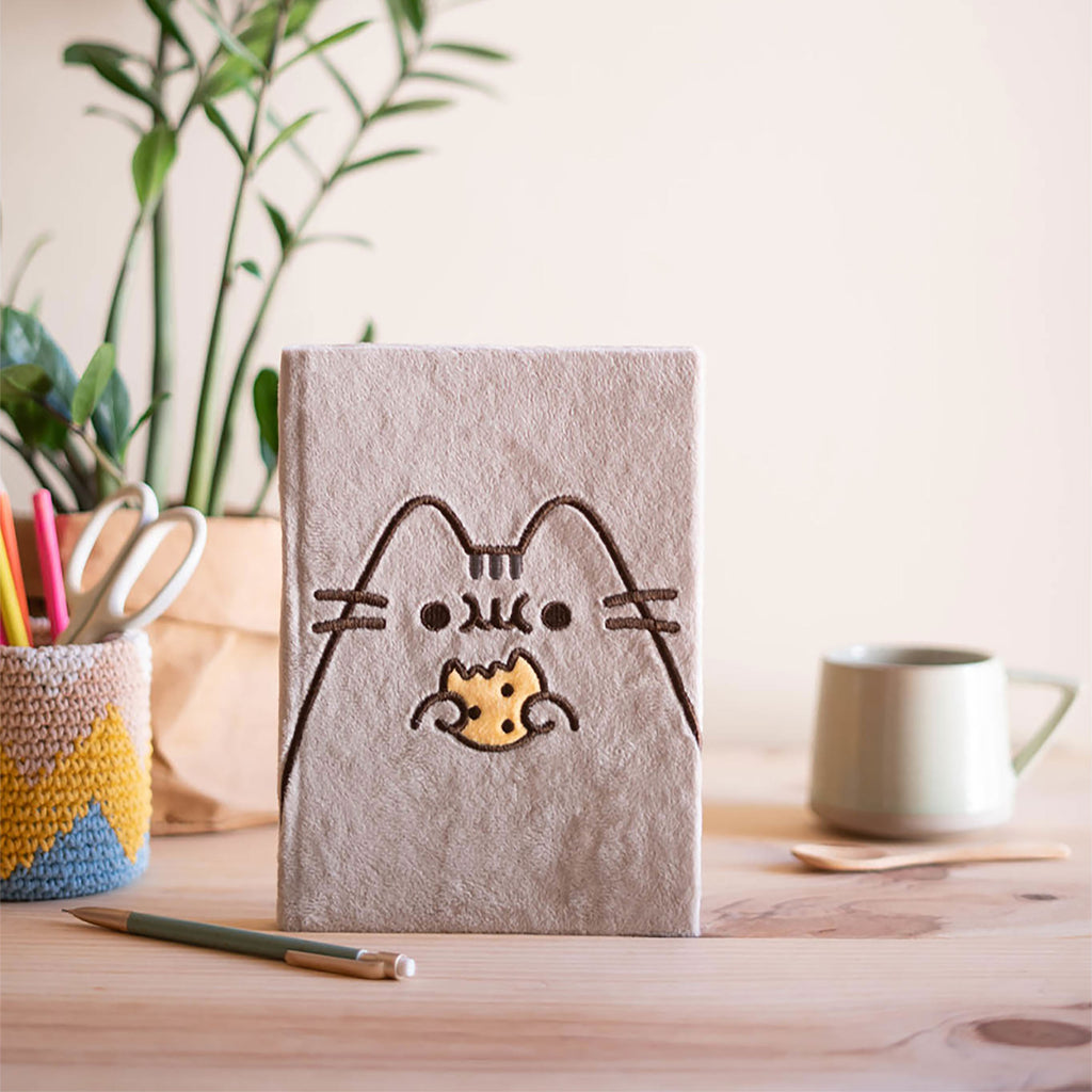 Produktbild Pusheen - Plysch Anteckningsbok med Kaka