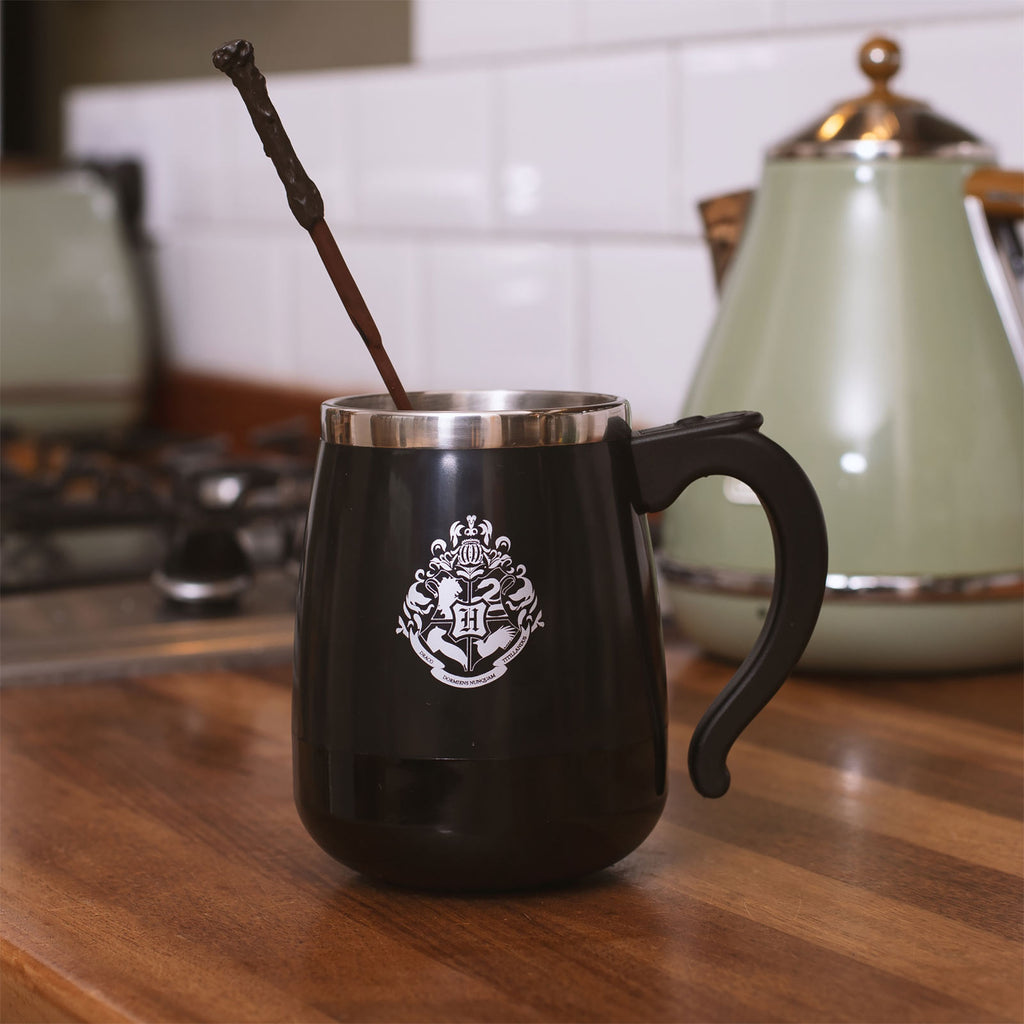 Produktbild Harry Potter - Hogwarts mugg med rörfunktion och trollstav
