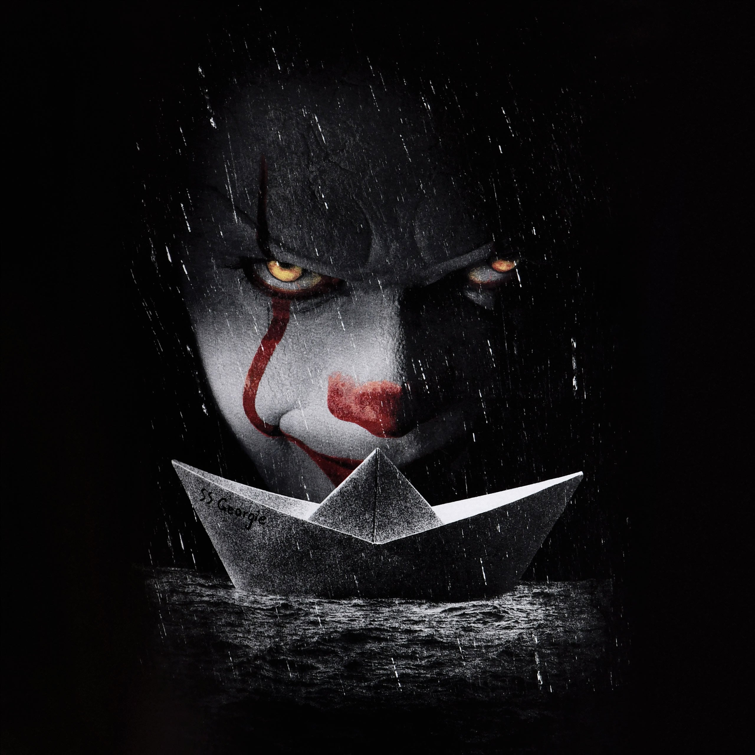 Produktbild Stephen Kings DET - Pennywise T-shirt med pappersbåt svart