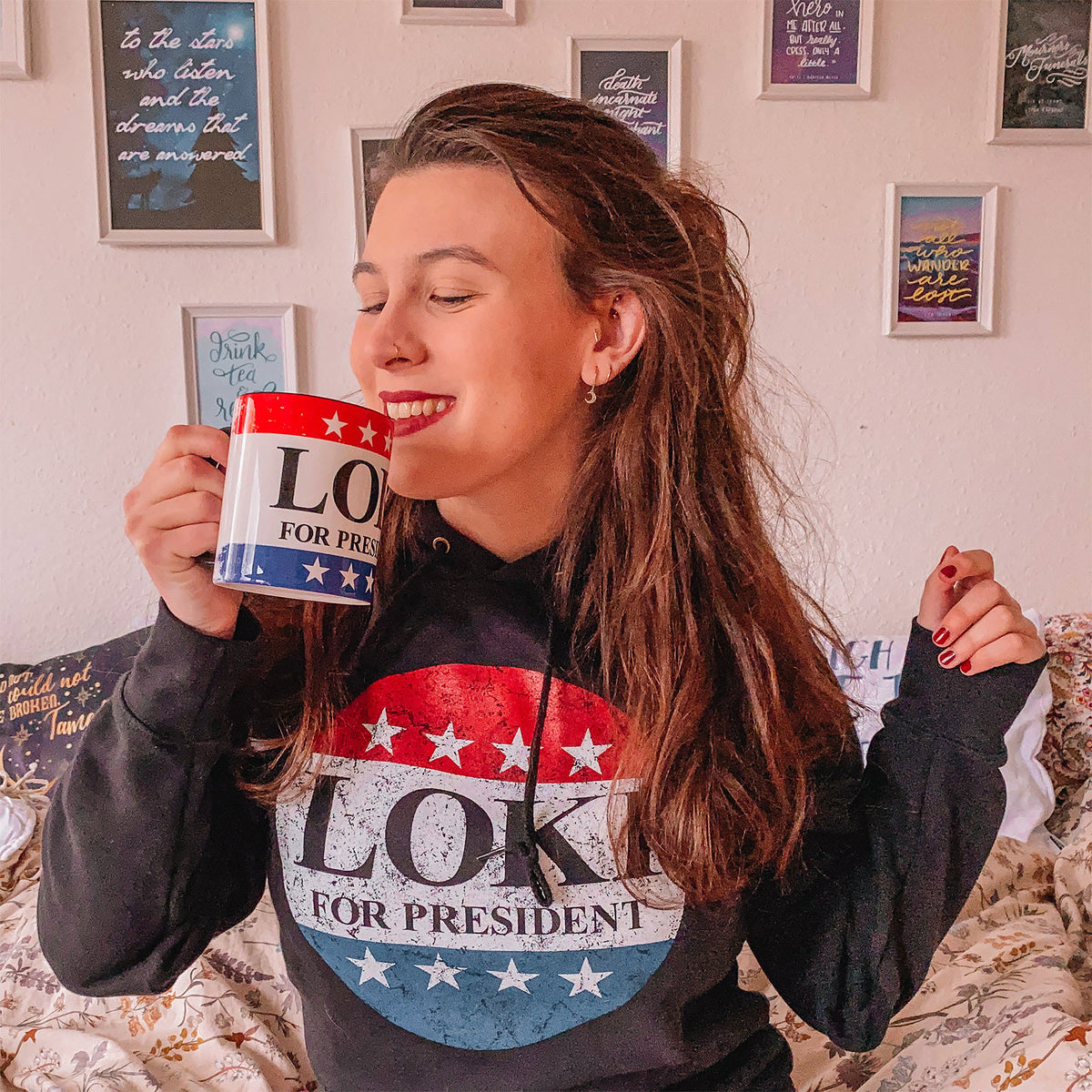 Produktbild For President Hoodie för Loki-fans svart
