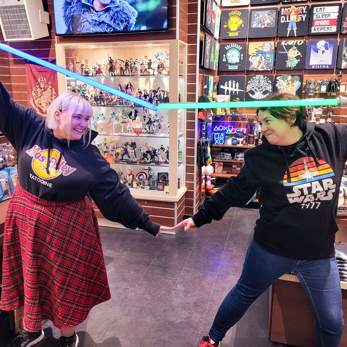 Produktbild Mos Eisley Cafe Hoodie för Star Wars-fans svart