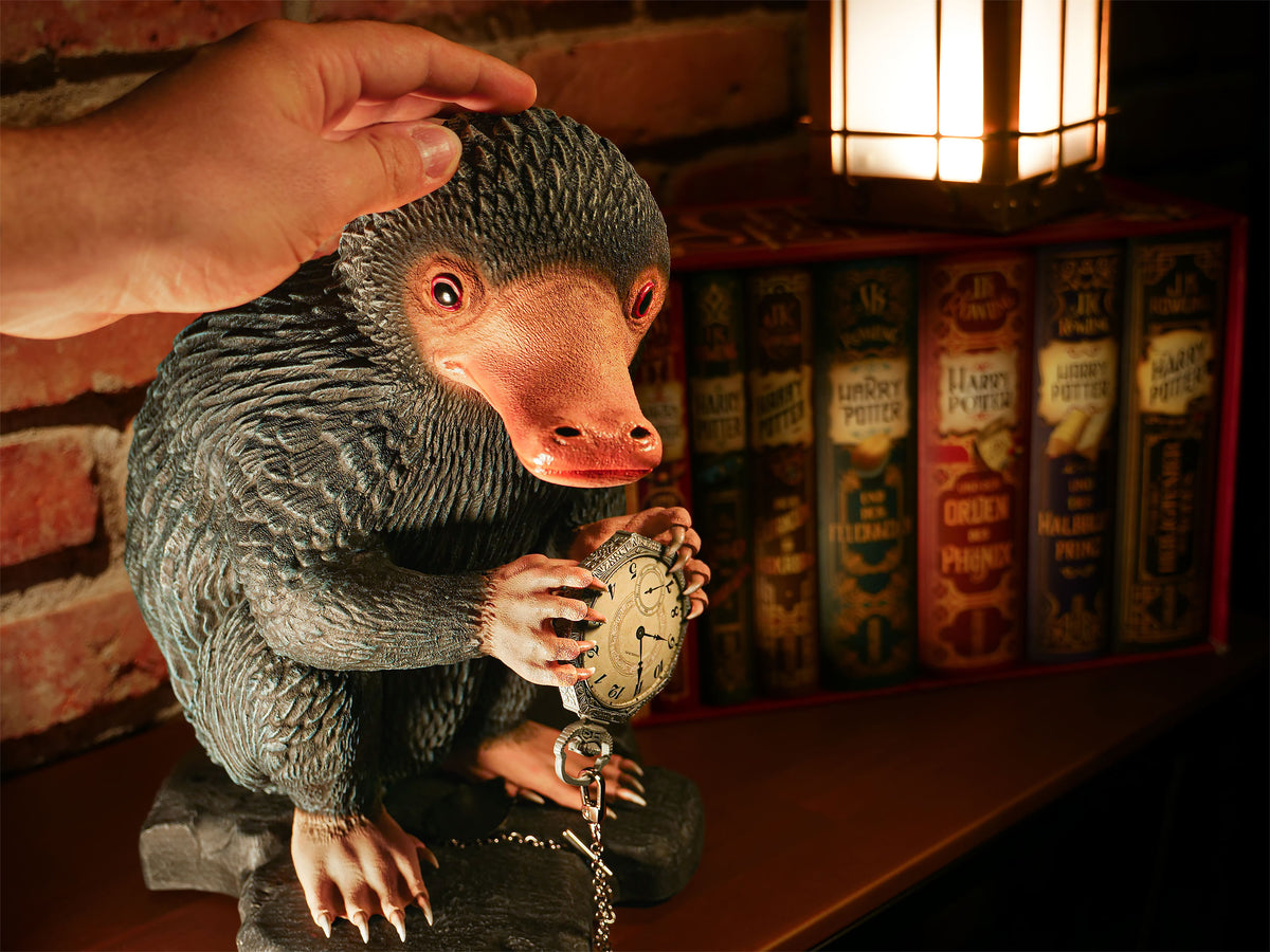 Produktbild Niffler Livsstor Staty - Fantastiska Vidunder