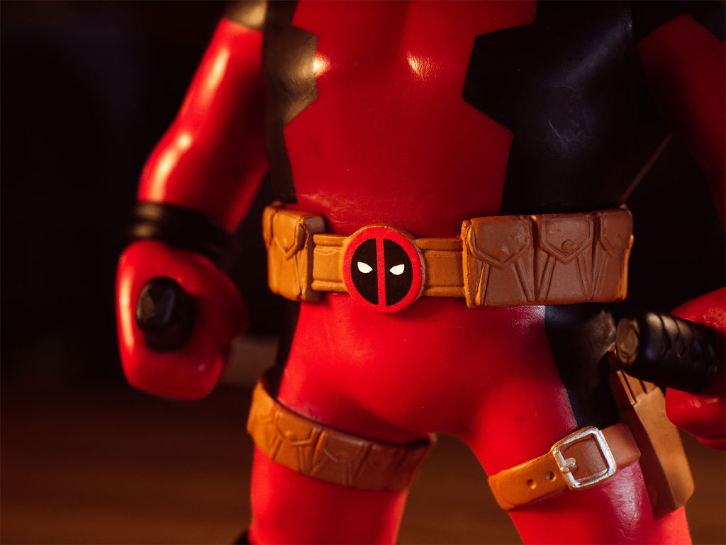 Produktbild Marvel - Deadpool med svärd Funko Pop figur med vickande huvud 23,5 cm
