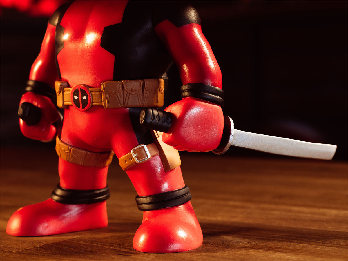 Produktbild Marvel - Deadpool med svärd Funko Pop figur med vickande huvud 23,5 cm