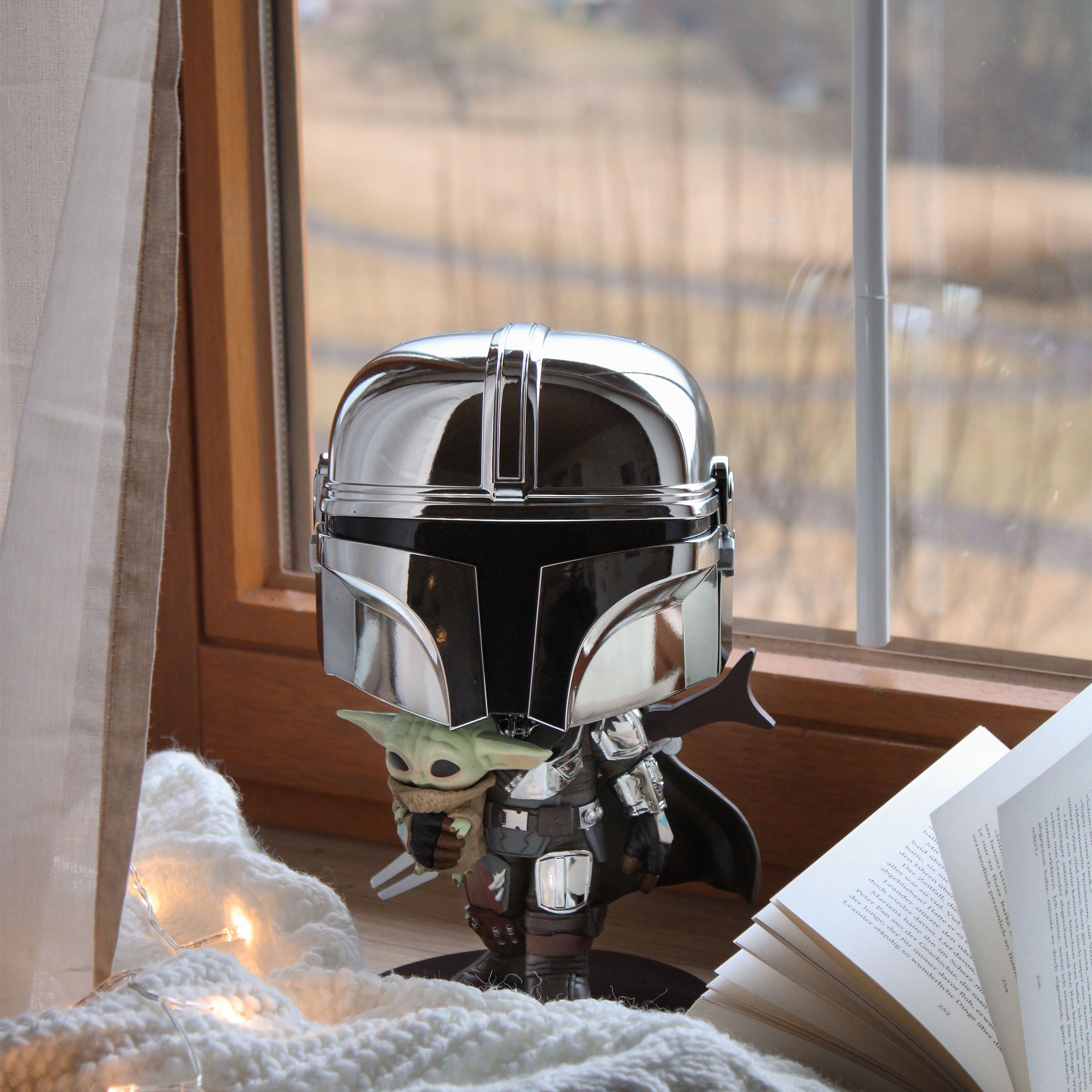 Produktbild Mandalorian Chrome Funko Pop vickande huvudfigur 26 cm - Star Wars