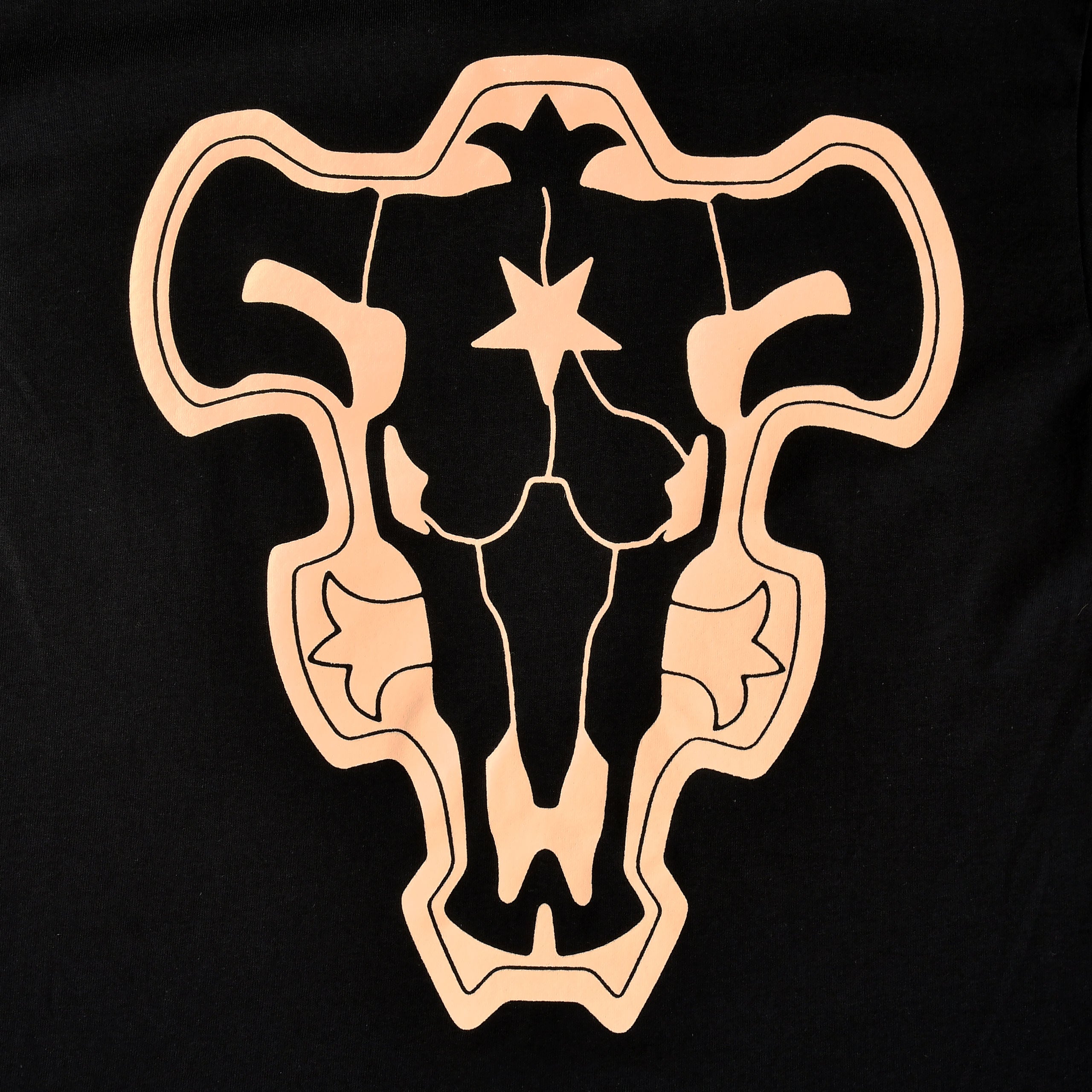 Produktbild Black Clover - Svart Tjur Symbol T-shirt svart