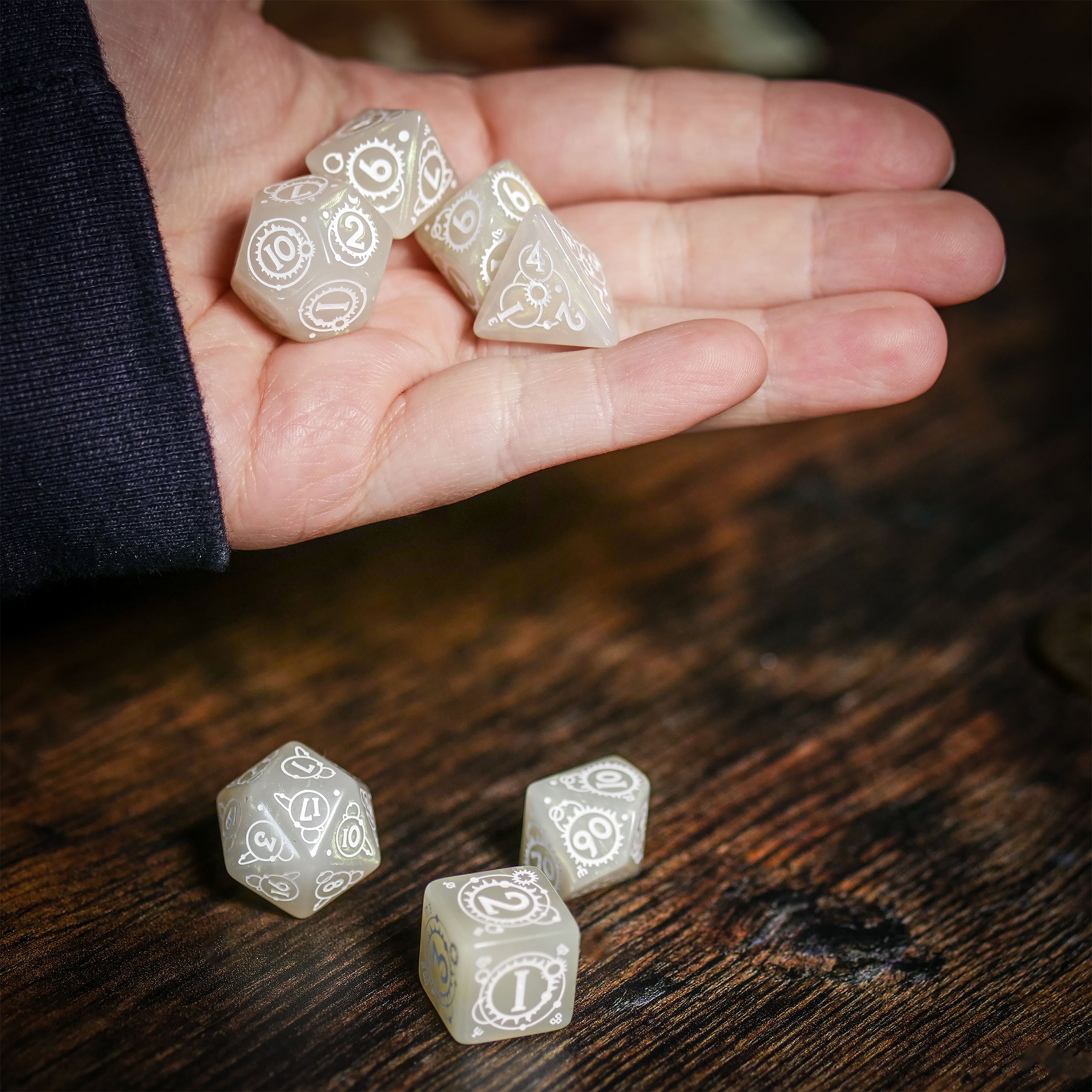 Produktbild Witcher - Ciri Lady of Space & Time RPG Tärningsset 7-delat med Samlarmynt
