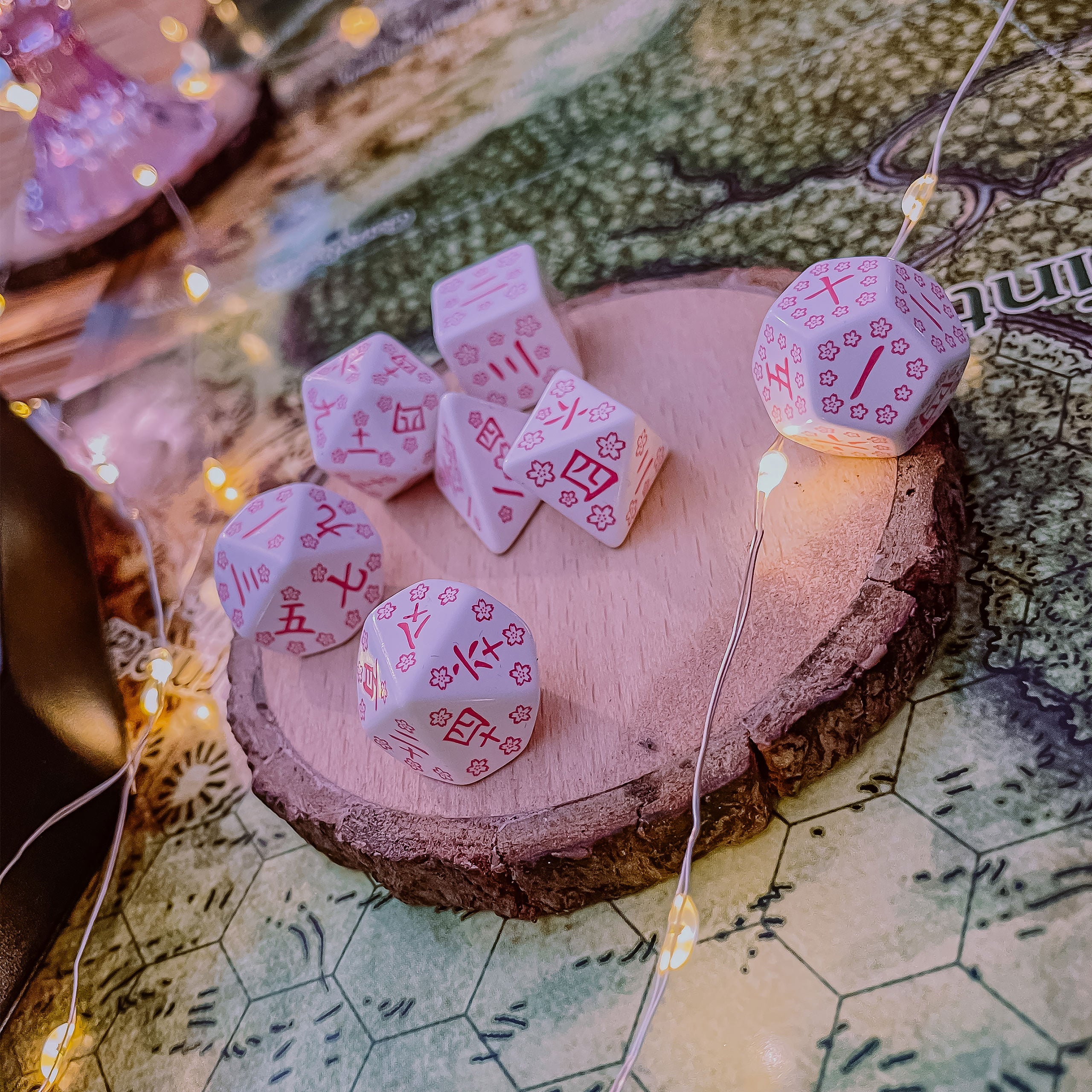 Produktbild Japanese - Cherry Blossom Petals RPG Tärningsset 7 delar