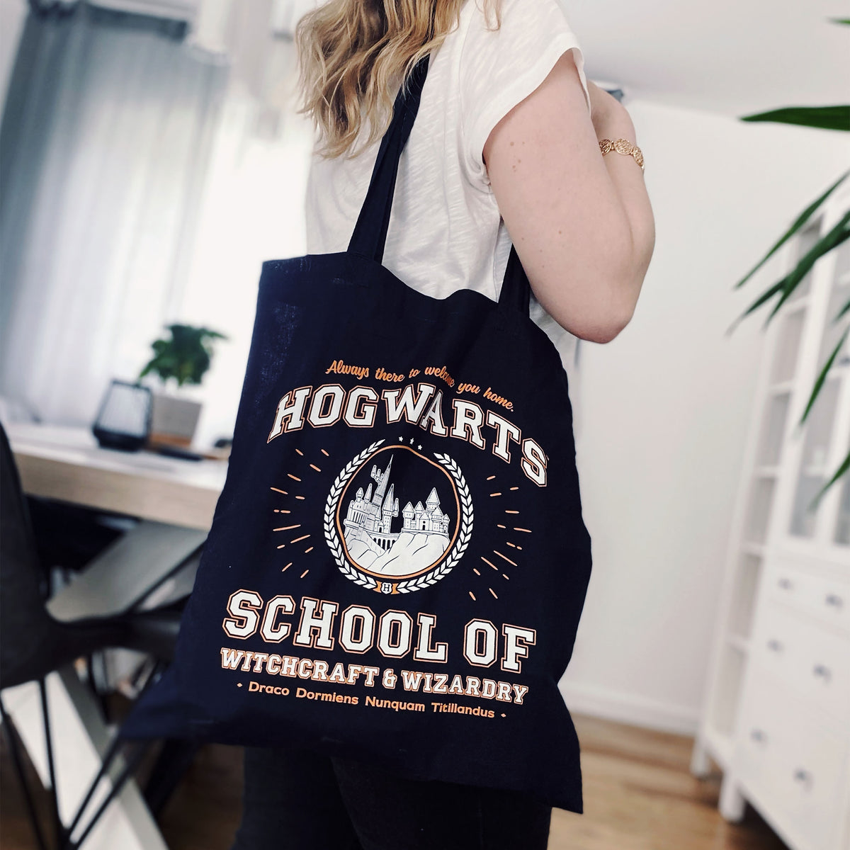 Produktbild Hogwarts School tygpåse blå - Harry Potter