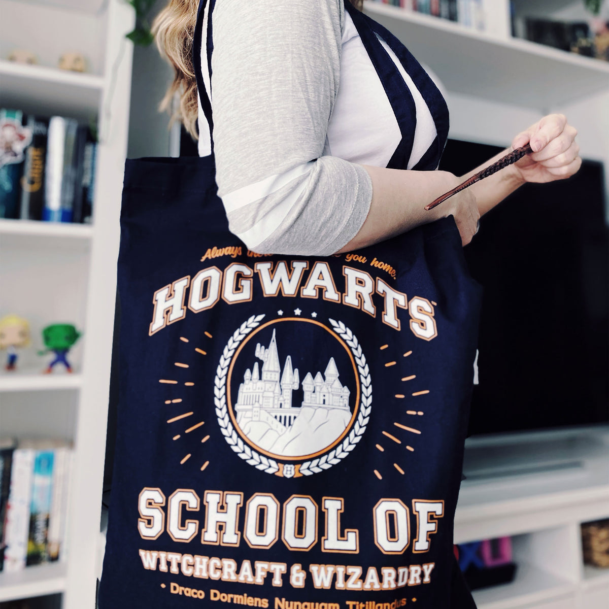 Produktbild Hogwarts School tygpåse blå - Harry Potter
