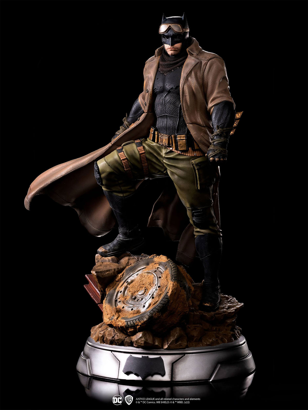 Produktbild Zack Snyders Justice League - Batman Knightmare Statuett Skala 1:4