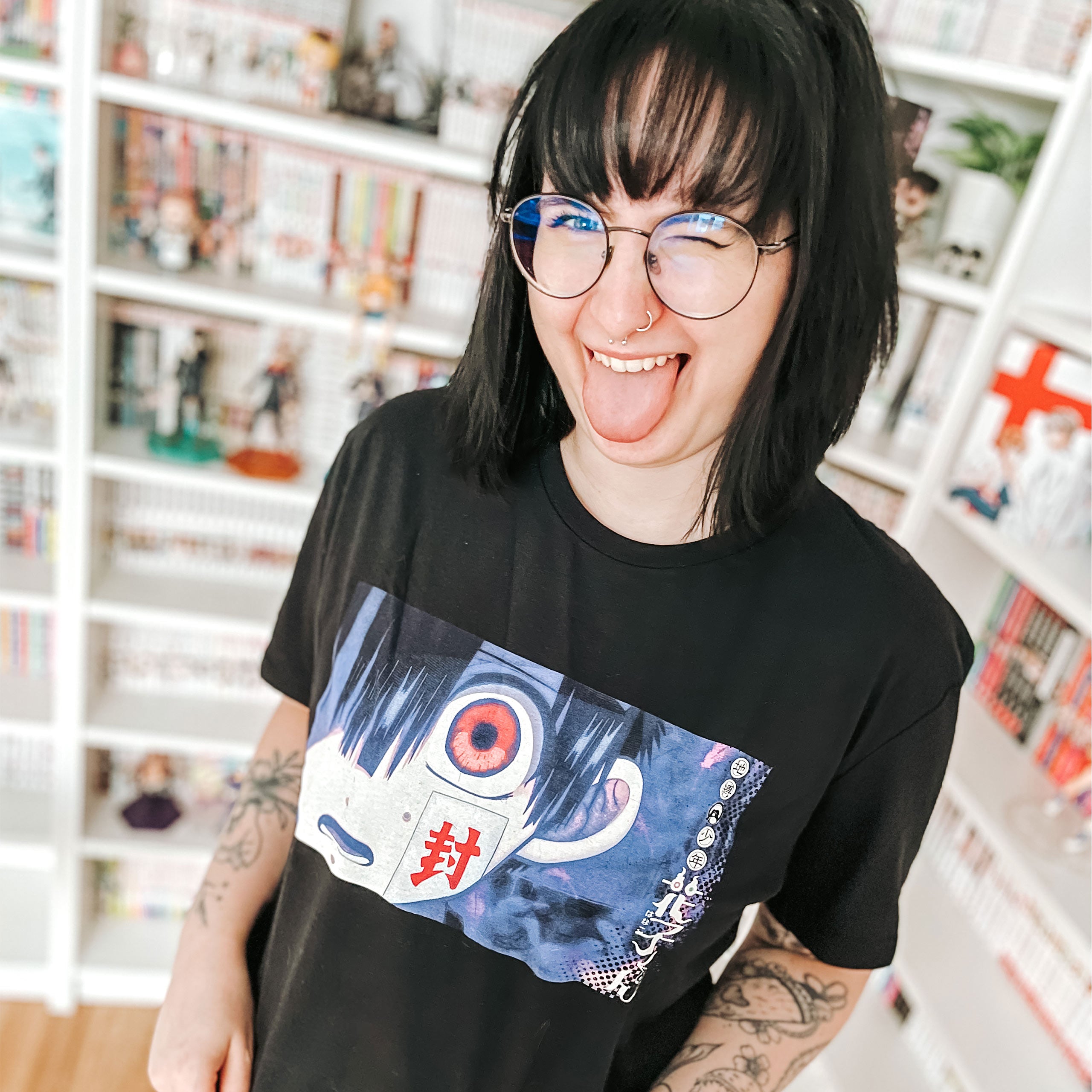 Produktbild Min Skolande Ande Hanako - Karaktärs-T-shirt svart