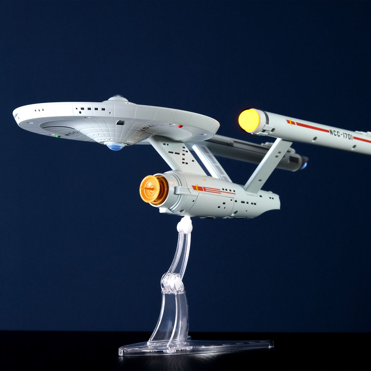 Produktbild Star Trek - Enterprise NCC-1701-replika med ljus och ljud