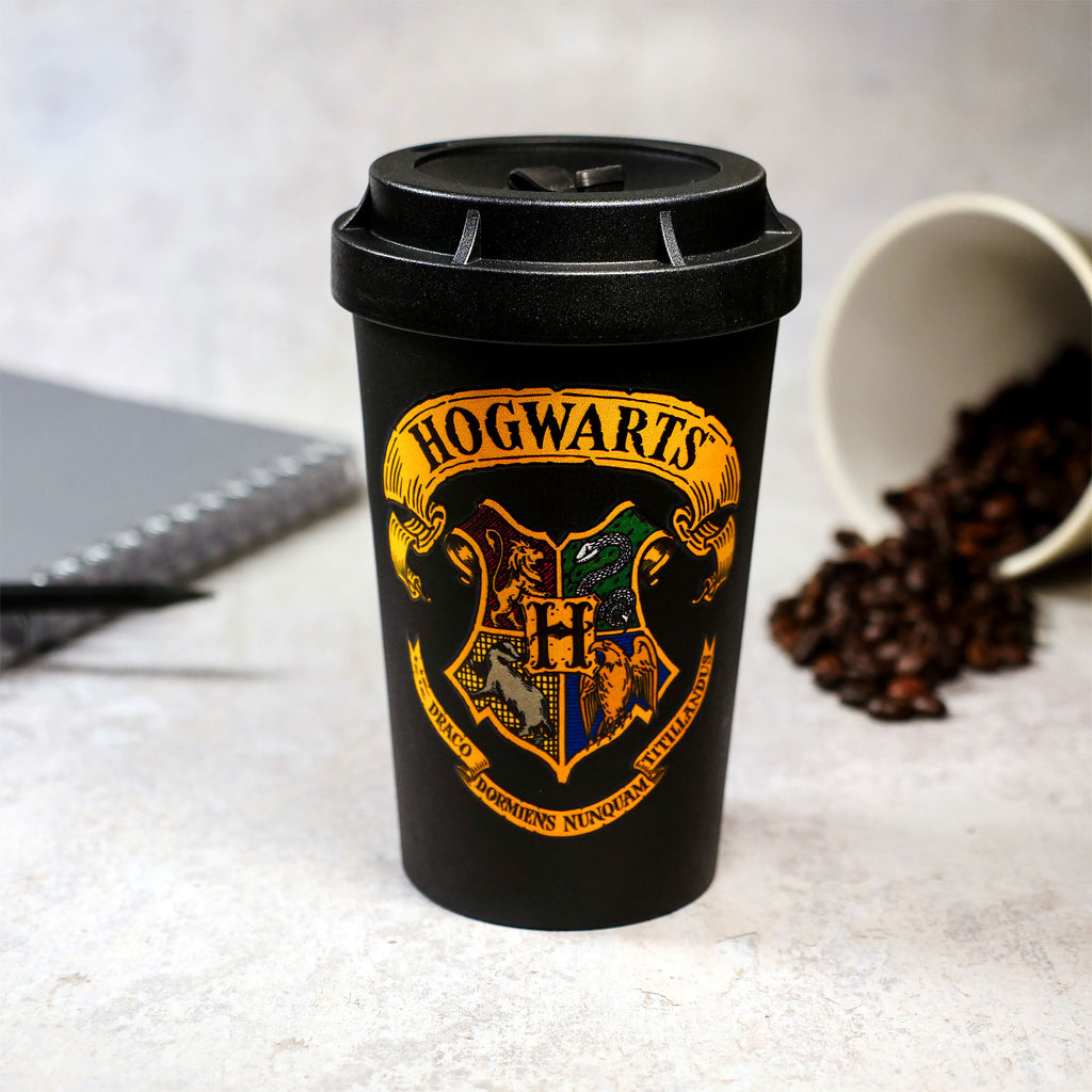 Produktbild Hogwarts Emblem To Go-mugg - Harry Potter