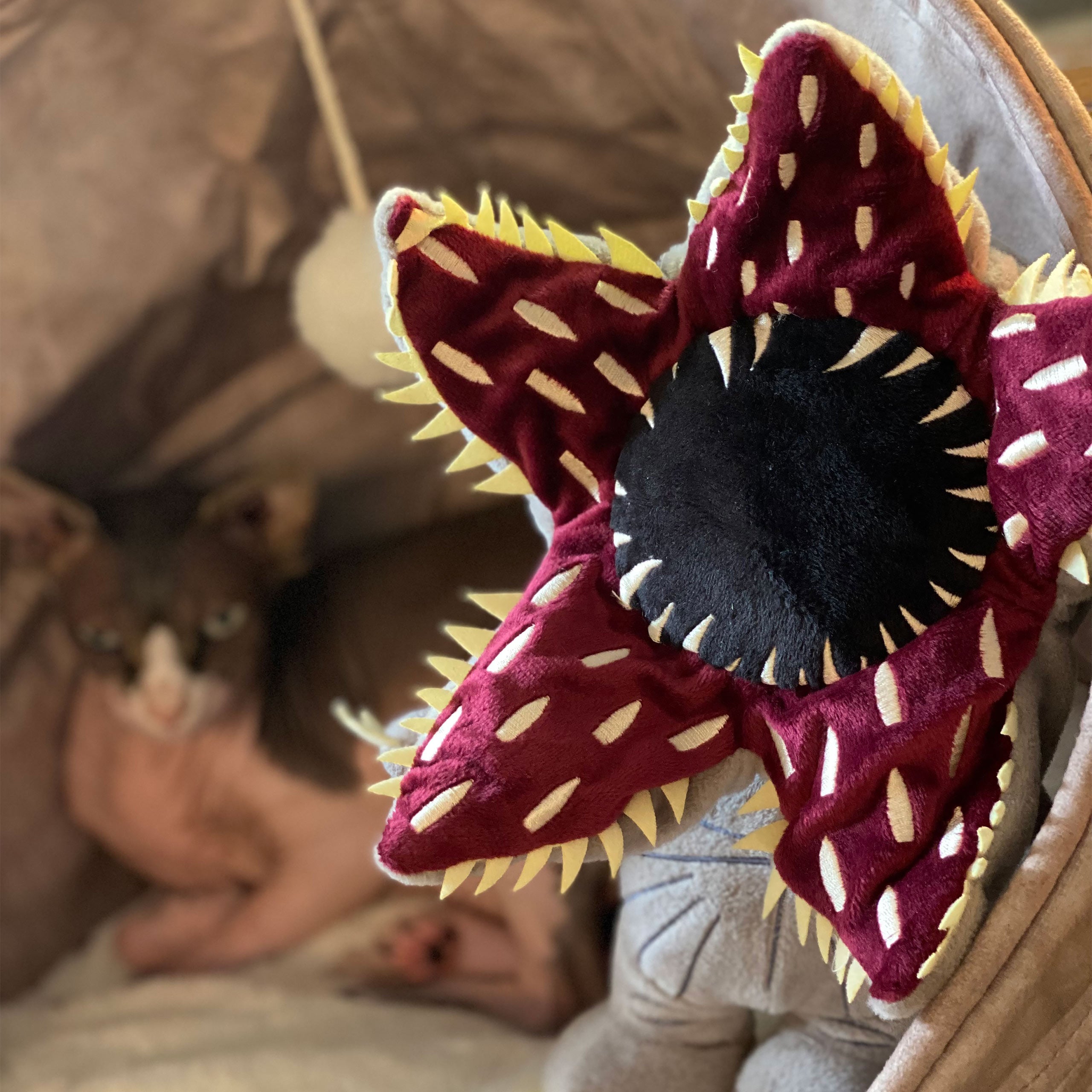 Produktbild Stranger Things - Demogorgon Plyschfigur 26 cm