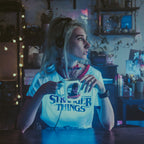 Produktbild Stranger Things - Distressed Logo Crop Top vit