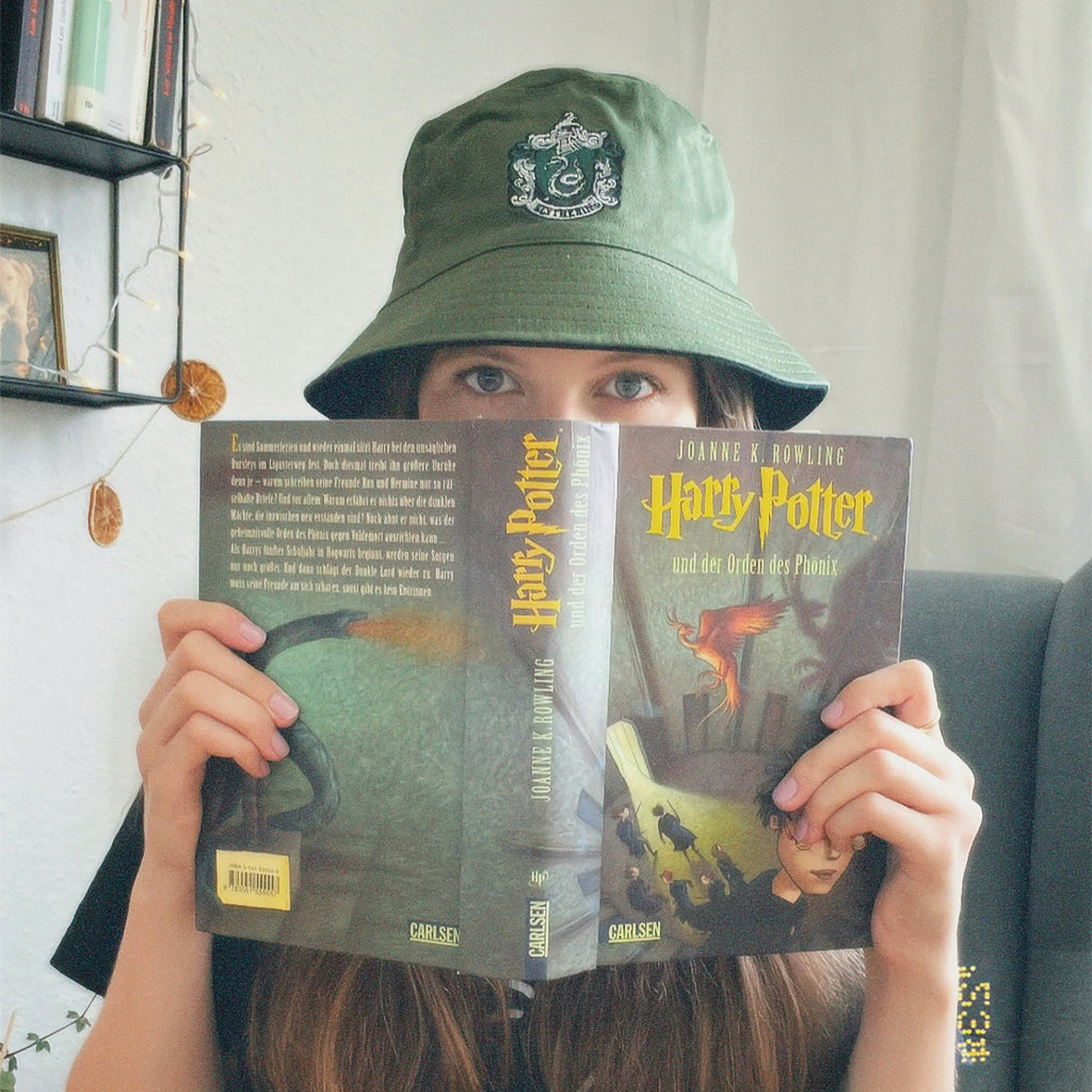 Produktbild Slytherin-emblemhatt med vändbart motiv - Harry Potter