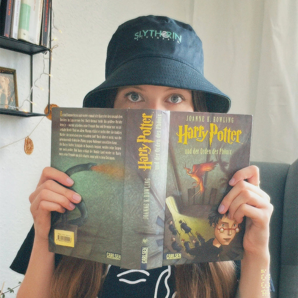 Produktbild Slytherin-emblemhatt med vändbart motiv - Harry Potter