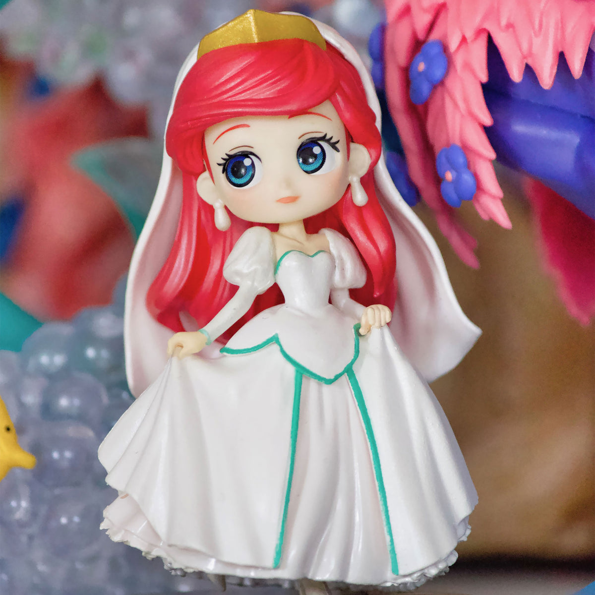 Produktbild Ariel - Den lilla sjöjungfrun i vit klänning Q Posket Figur 7 cm Version E