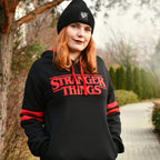 Produktbild Stranger Things - Logotyp Huvtröja svart
