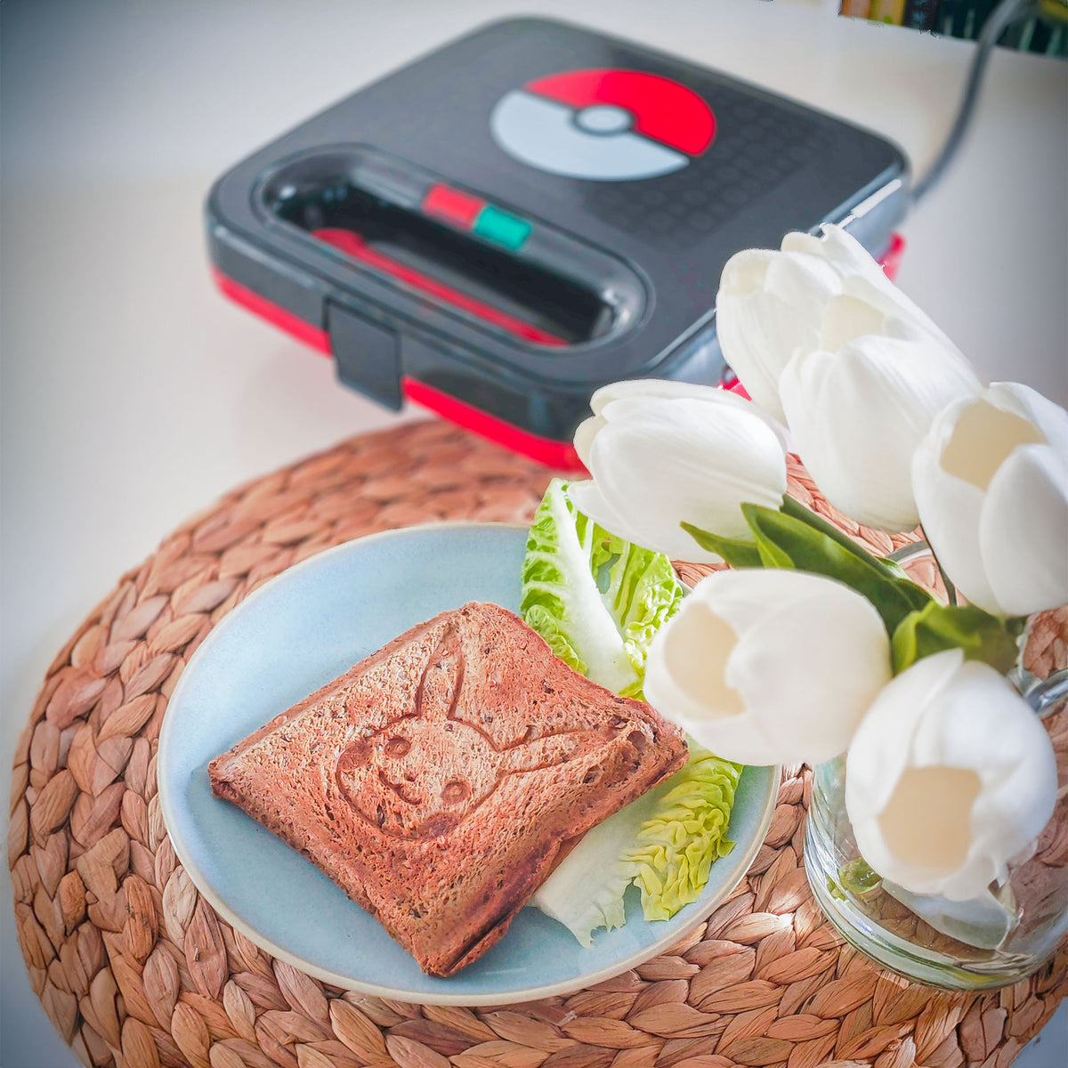 Produktbild Pokemon - Pikachu och Pokeball Smörgåsgrill