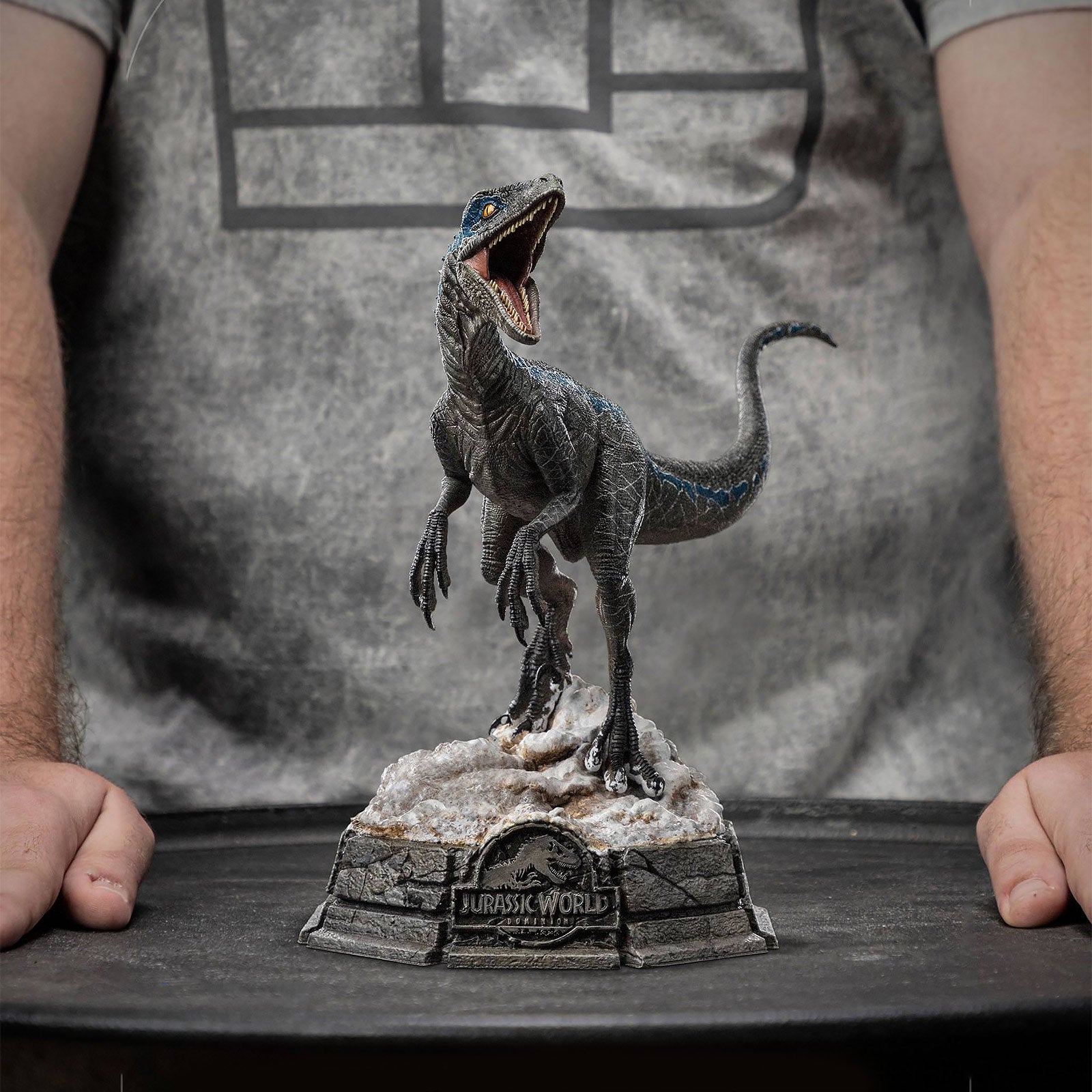 Produktbild Jurassic World - Blue Art Scale Deluxe Statue