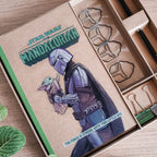 Produktbild Mandalorian med Grogu skrivset - Star Wars The Mandalorian