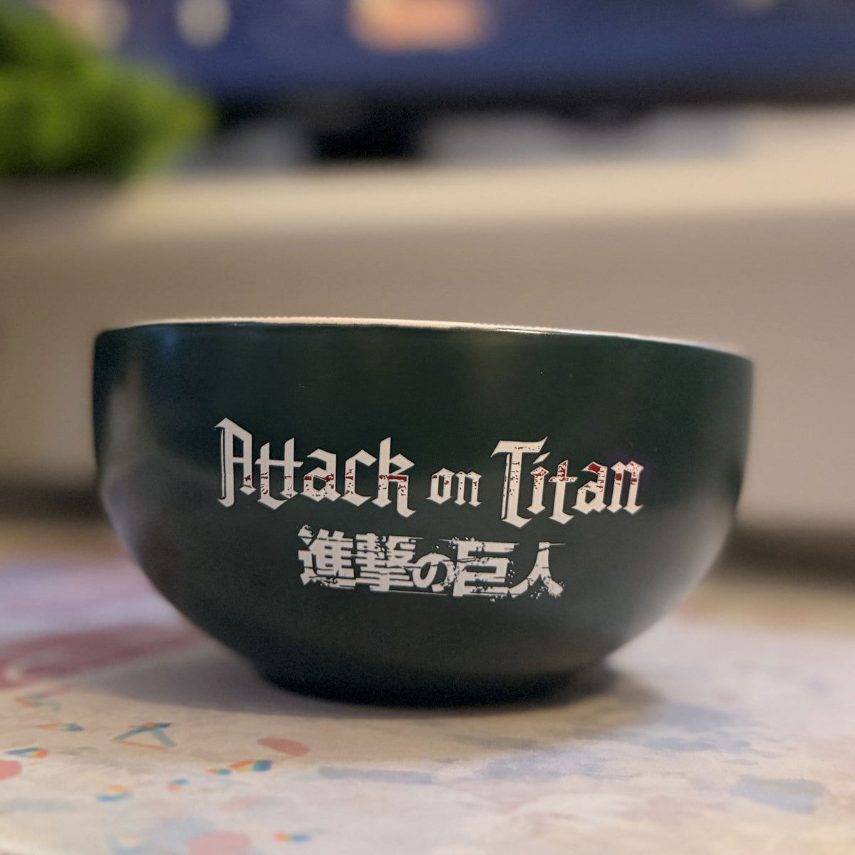 Produktbild Attack on Titan - Müsliskål med Scoutkårens symbol