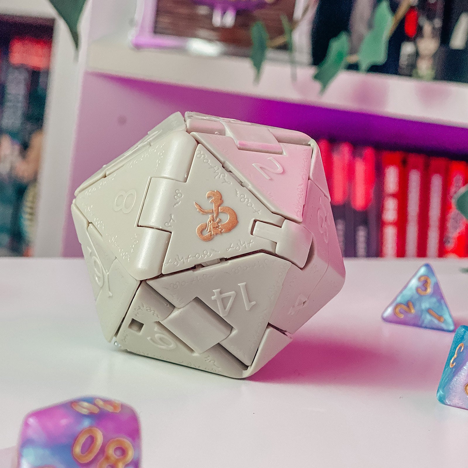 Produktbild Dungeons & Dragons - Vit Ugglebjörn Dicelings Actionfigur
