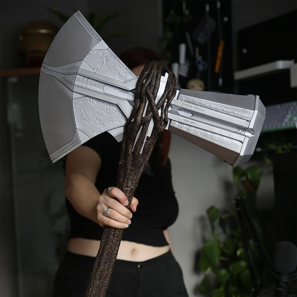 Produktbild Thor - Stormbreaker-replika med ljus- och ljudeffekter