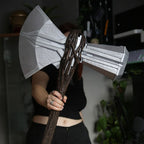 Produktbild Thor - Stormbreaker-replika med ljus- och ljudeffekter