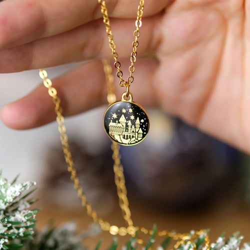 Produktbild Harry Potter - Hogwarts Skola för Häxkonster Julgranskula med Halsband
