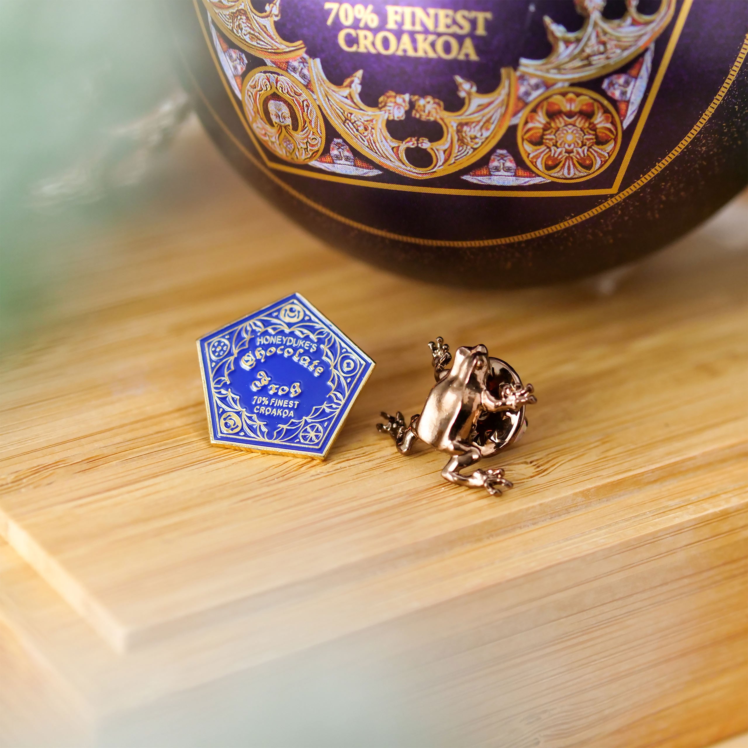 Produktbild Harry Potter - Julgranskula med chokladgroda och pins