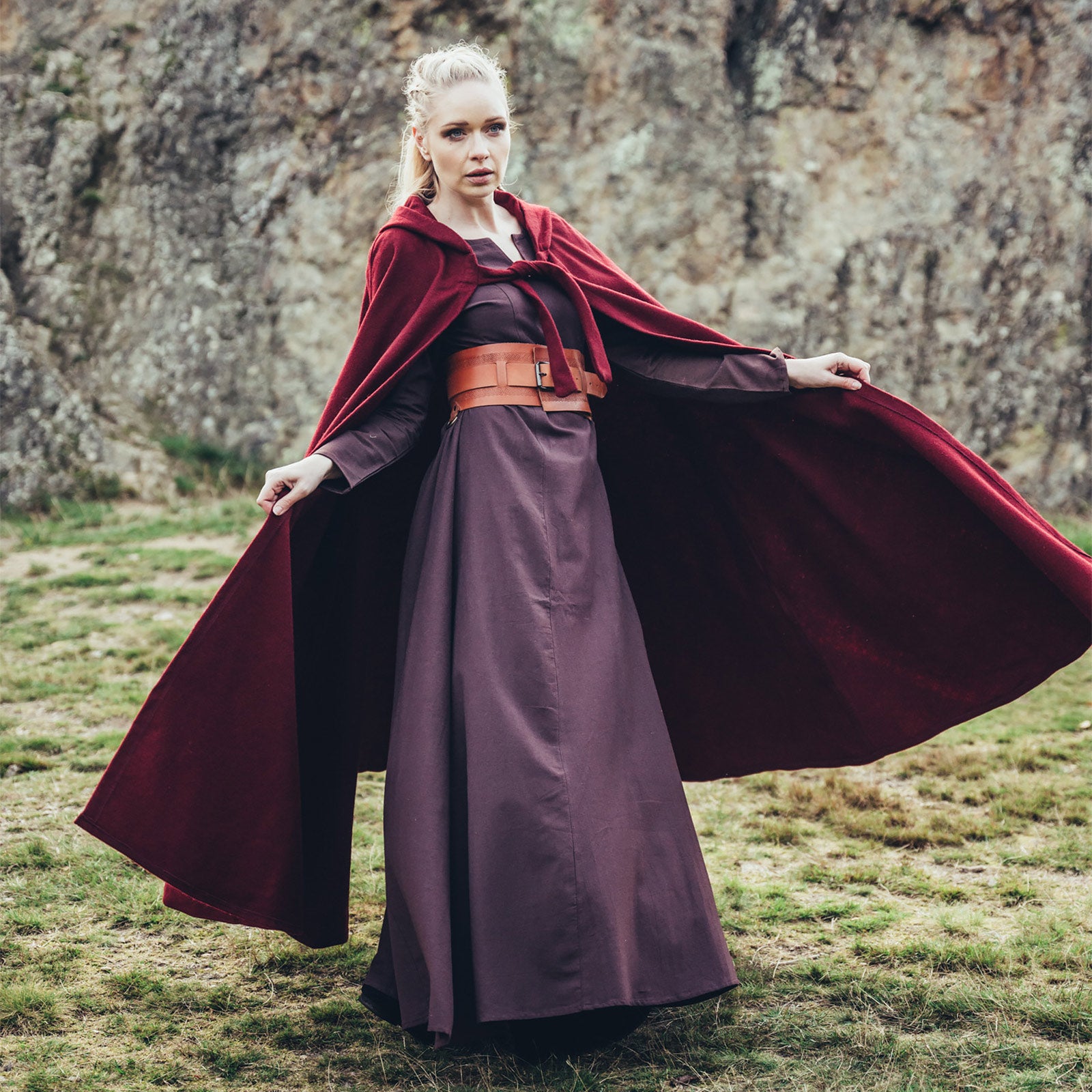 Produktbild Medeltidsmantel Elinor röd