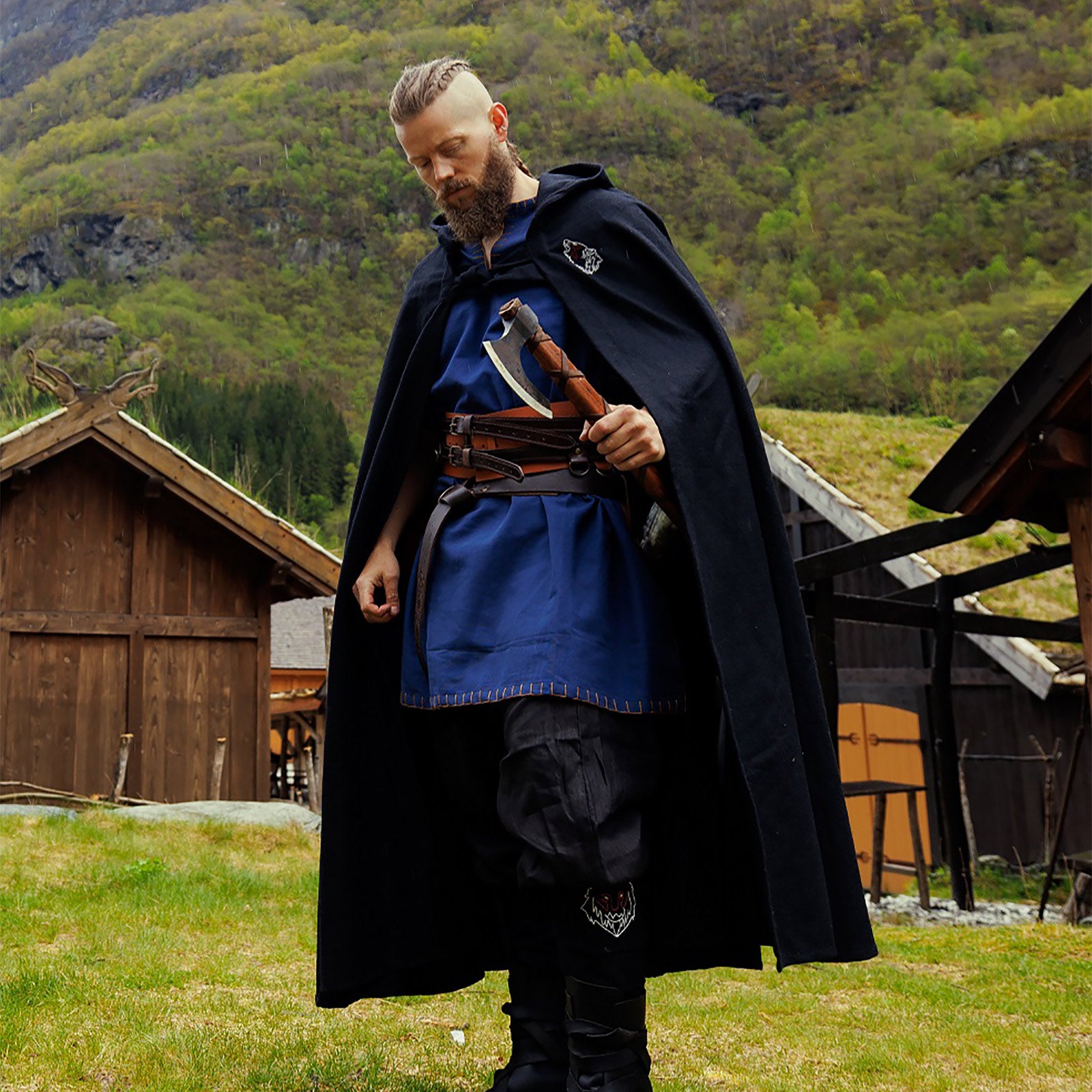Produktbild Medeltida mantel Alpha med vargbrodyr svart
