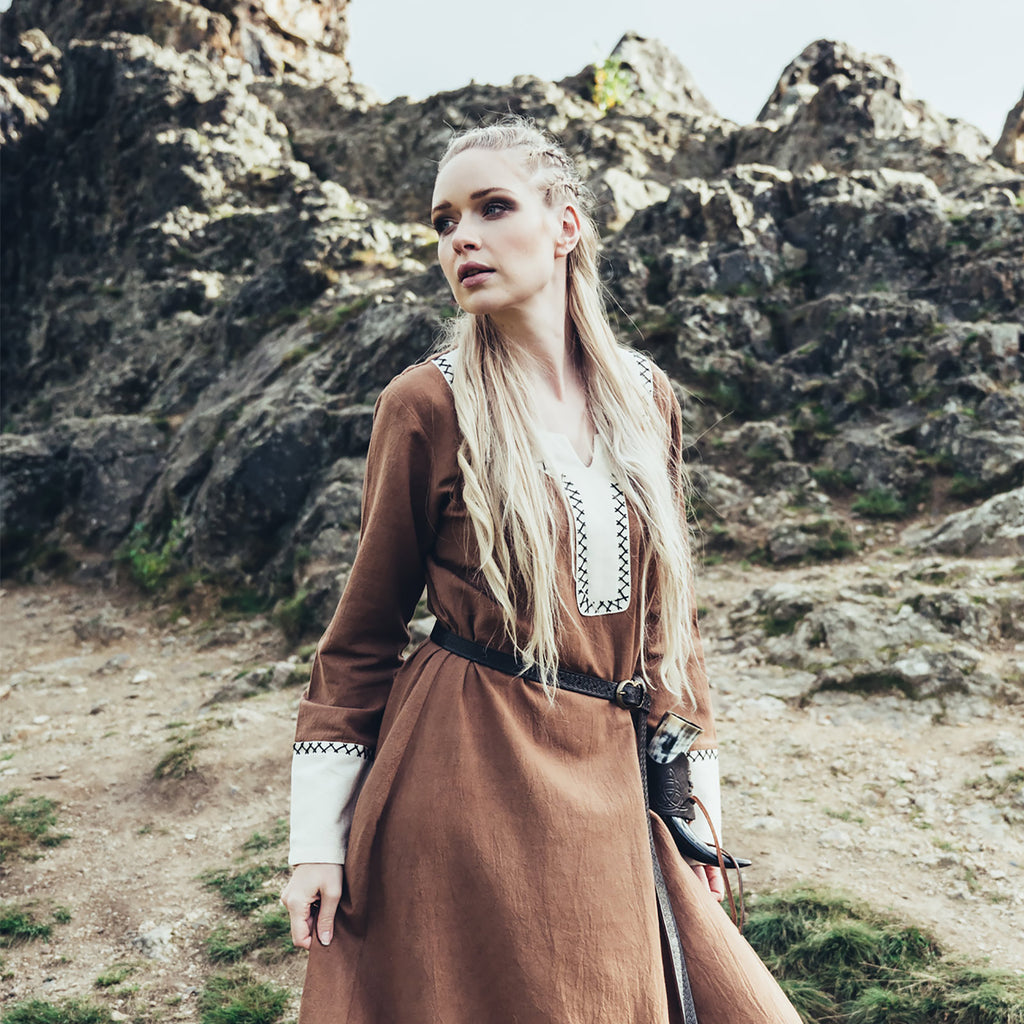 Produktbild Medeltidsklänning Freya sand