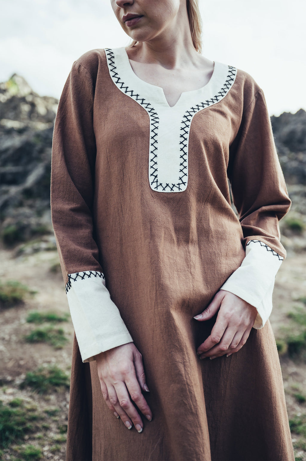Produktbild Medeltidsklänning Freya sand