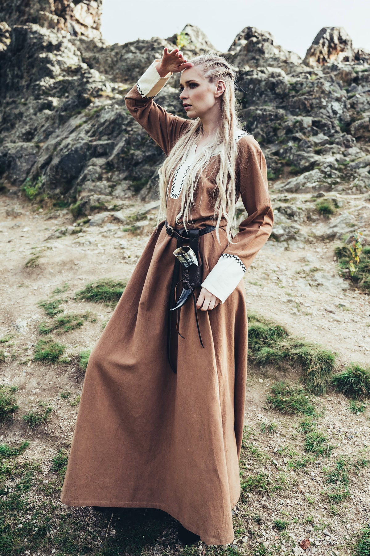 Produktbild Medeltidsklänning Freya sand