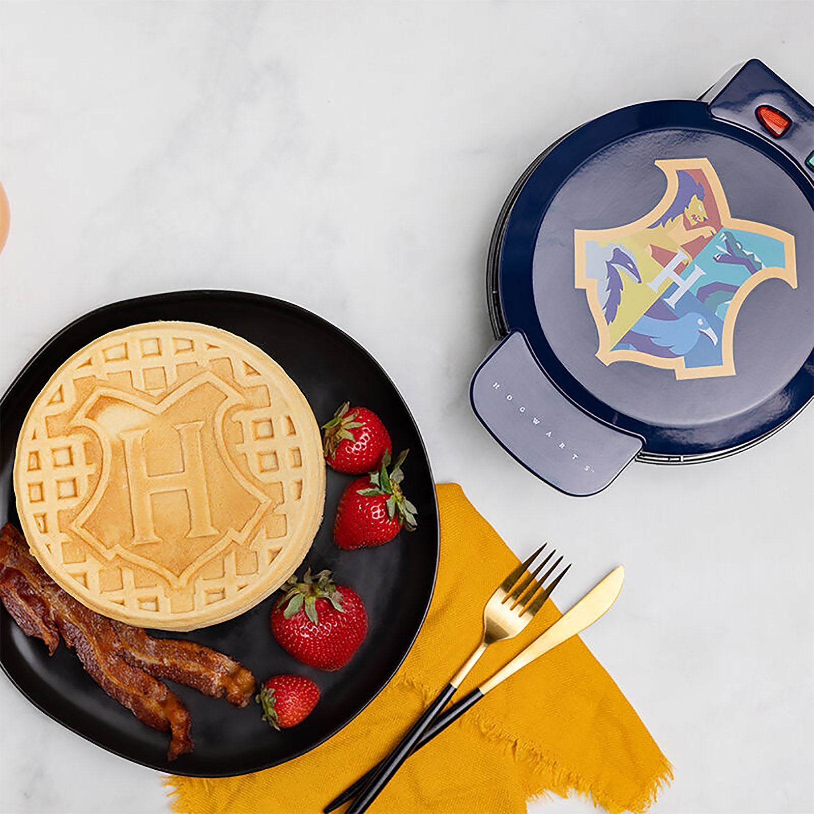 Produktbild Harry Potter - Våffeljärn med Hogwarts-emblem