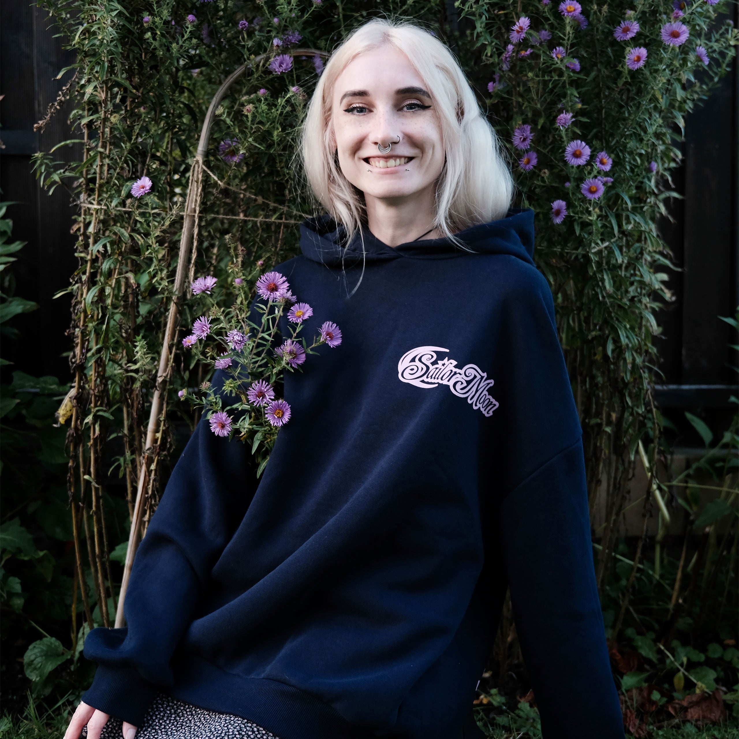 Produktbild Sailor Moon - Silhouette Hoodie blå