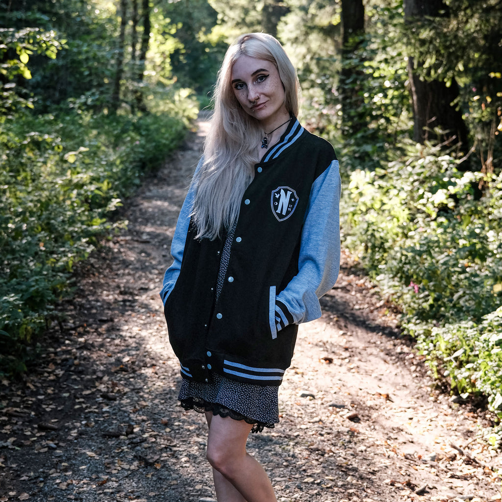 Produktbild Wednesday - Nevermore Academy Collegejacka