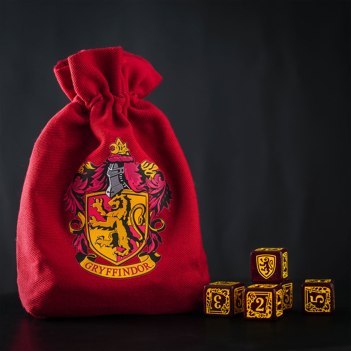 Produktbild Harry Potter - Gryffindor RPG Tärningsset 5-delat med tärningspåse röd