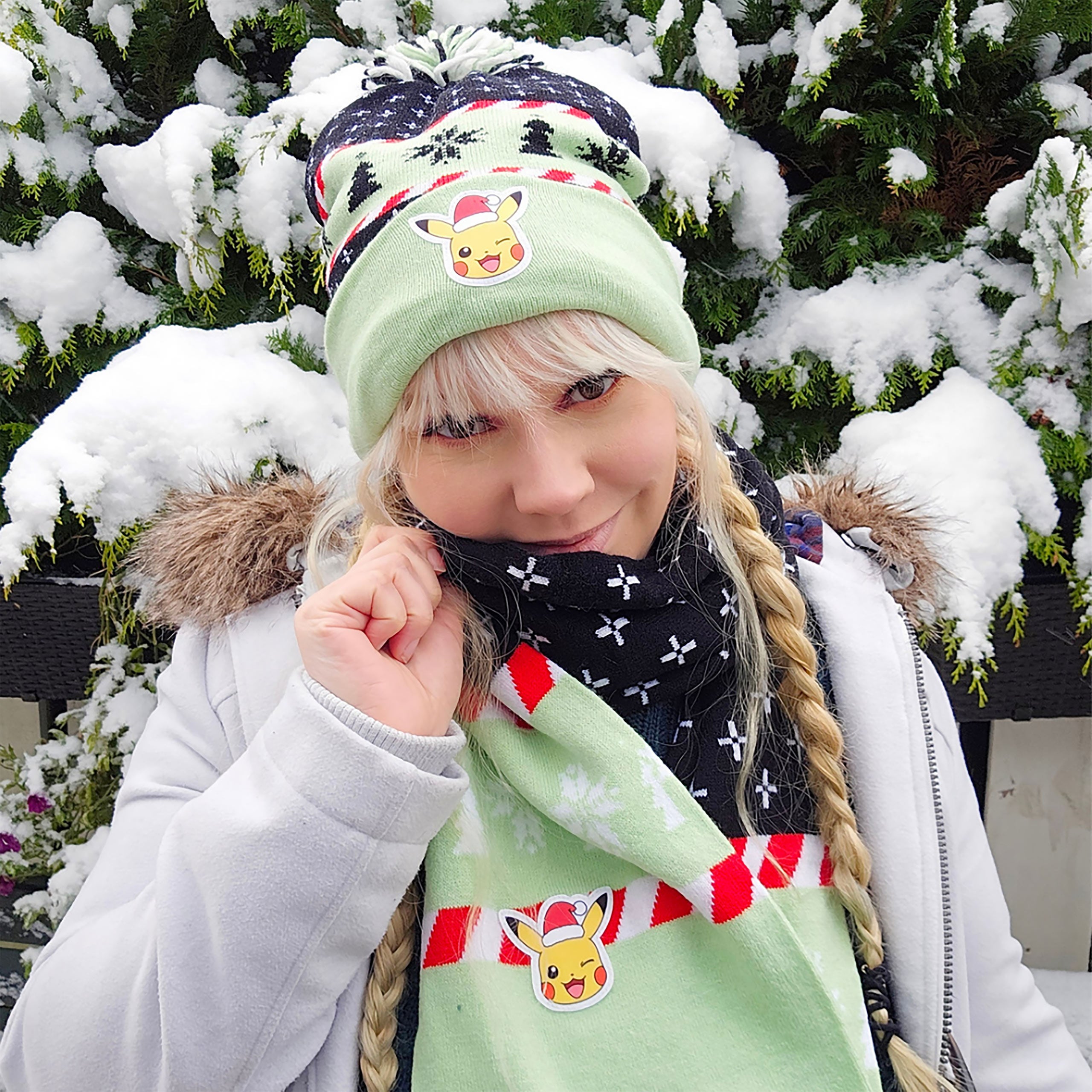 Produktbild Pokemon - Pikachu mössa och halsduk presentset